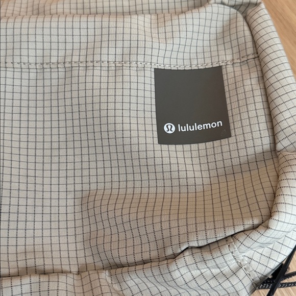 Lululemon toiletry kit - Picture 4 of 9